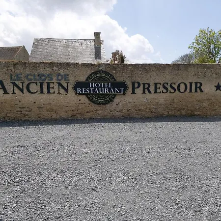 Le Petit Clos アパート Commes